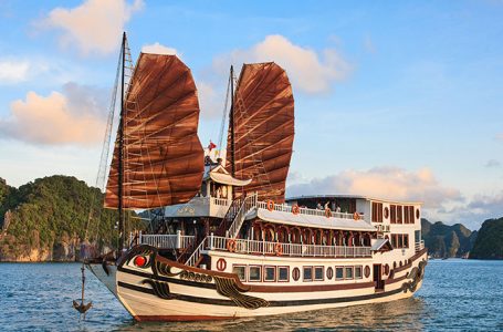 Du thuyền Royal Palace Hạ Long