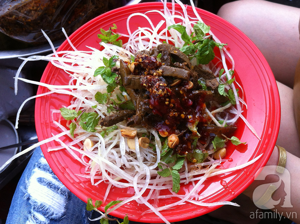 Ăn hết món ngon đường phố Đà Nẵng với 200.000 đồng